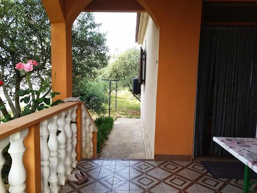 Apartment In Nin With Terrace, Air Conditioning, Wi-Fi