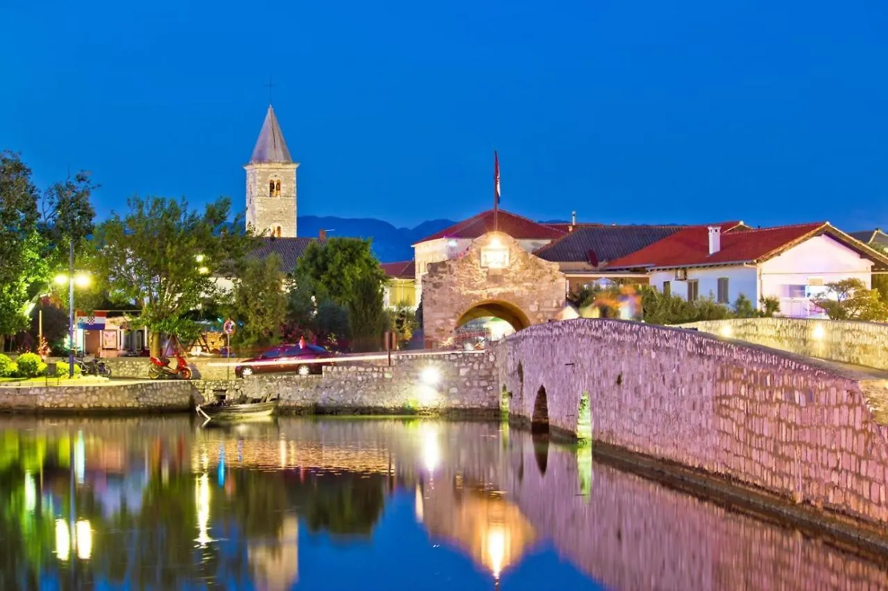 Apartment In Nin With Terrace, Air Conditioning, Wi-Fi