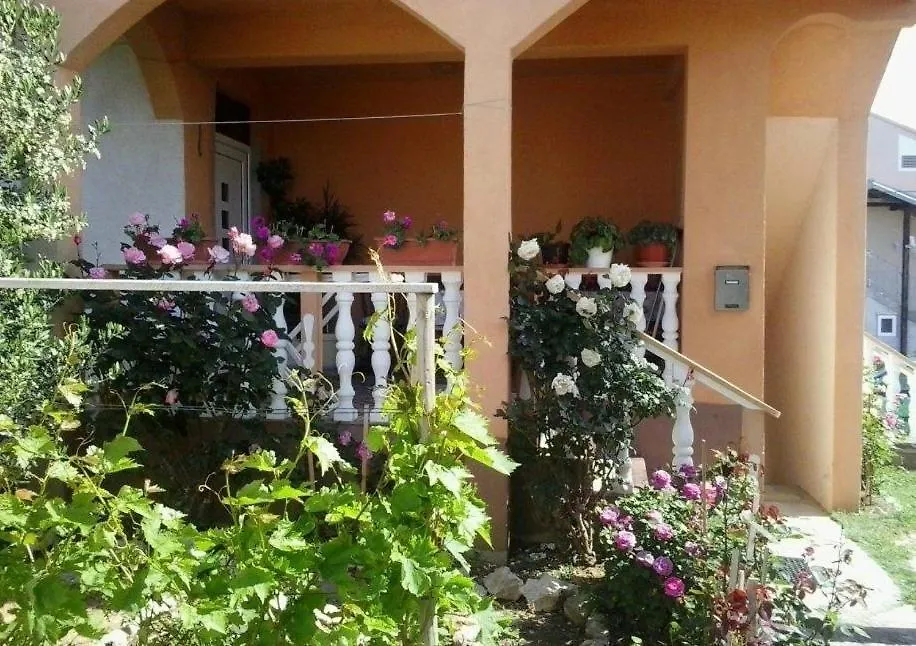 Apartment In Nin With Terrace, Air Conditioning, Wi-Fi