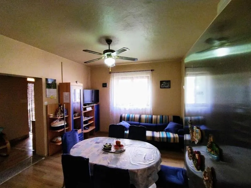 Apartment In Nin With Terrace, Air Conditioning, Wi-Fi