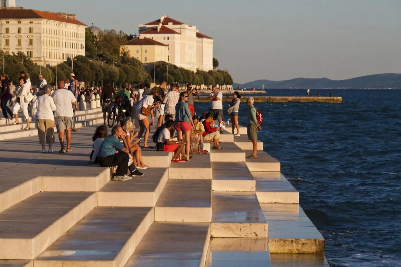Apartment In Nin With Terrace, Air Conditioning, Wi-Fi